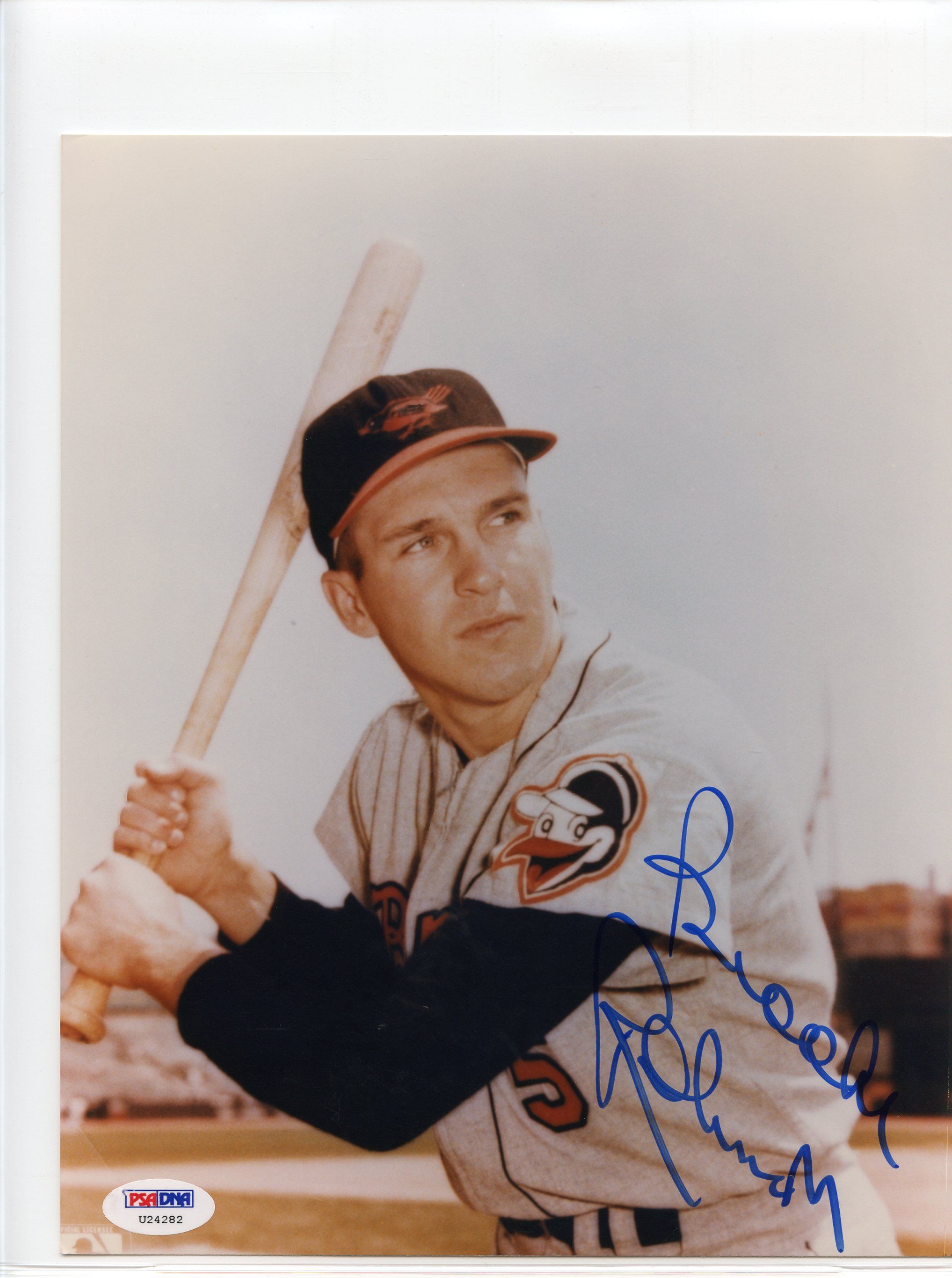 Lot Detail - BROOKS ROBINSON SIGNED 8X10 PHOTO PSA/DNA