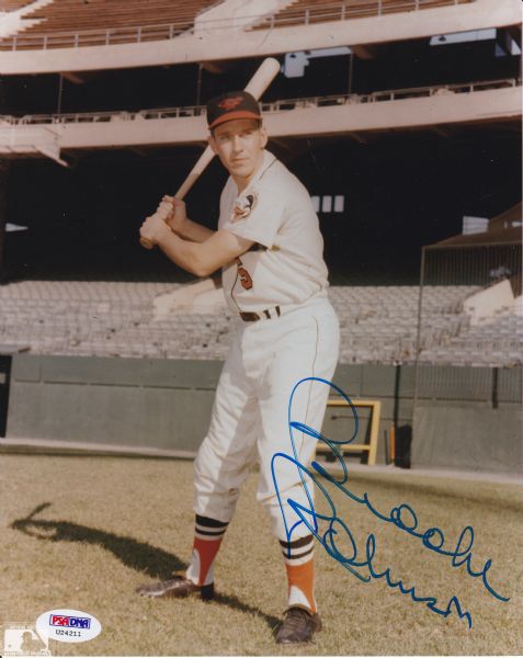 BROOKS ROBINSON SIGNED 8X10 PHOTO PSA/DNA