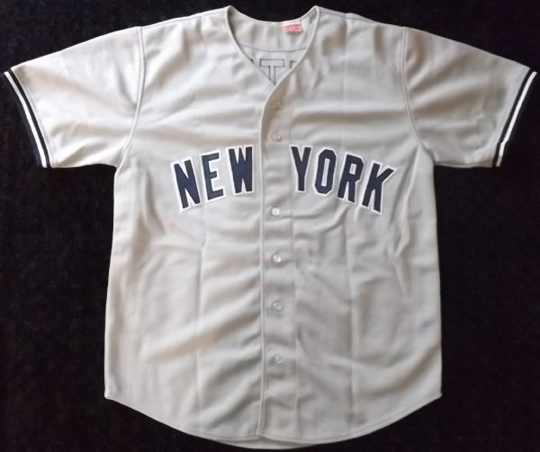 DEREK JETER SIGNED NEW YORK YANKEES JERSEY