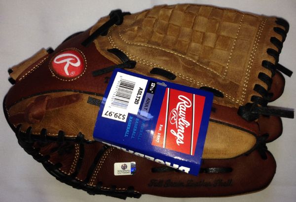 GREG MADDUX SIGNED FULL SIZE RAWLINGS BASEBALL GLOVE