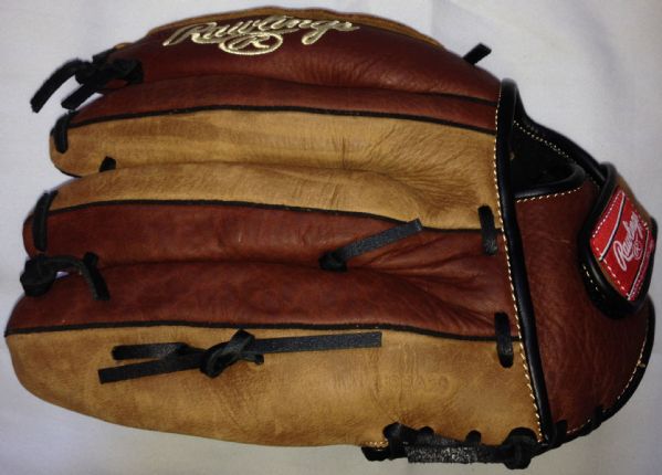 GREG MADDUX SIGNED FULL SIZE RAWLINGS BASEBALL GLOVE