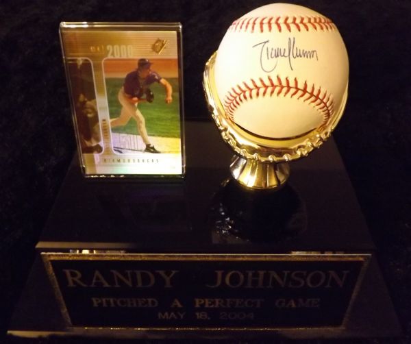 RANDY JOHNSON SIGNED BASEBALL & CARD 2004 PERFECT GAME DISPLAY MLB