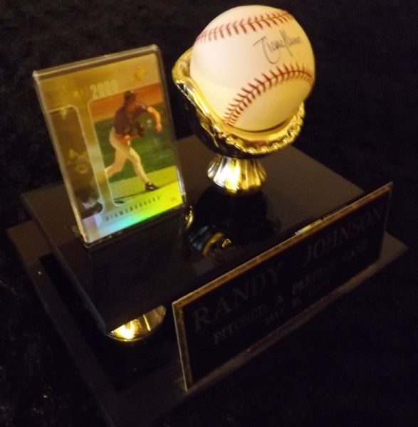 RANDY JOHNSON SIGNED BASEBALL & CARD 2004 PERFECT GAME DISPLAY MLB