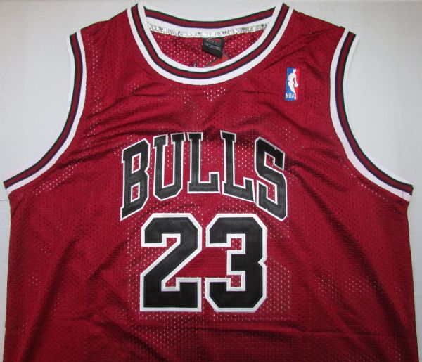 MICHAEL JORDAN SIGNED CHICAGO BULLS NIKE JERSEY