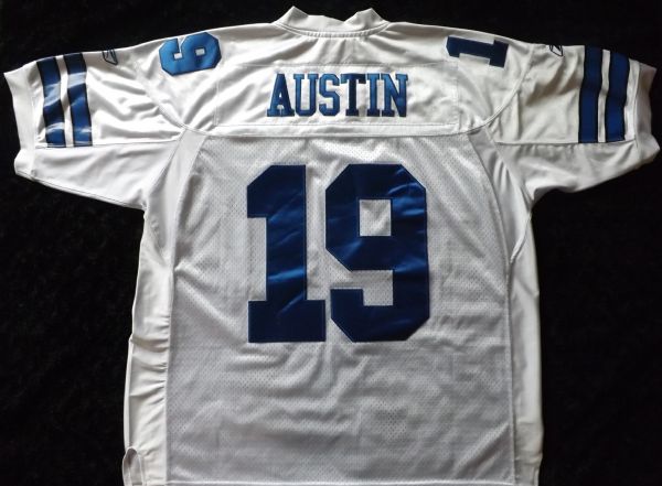 MILES AUSTIN SIGNED ON FIELD COWBOYS JERSEY