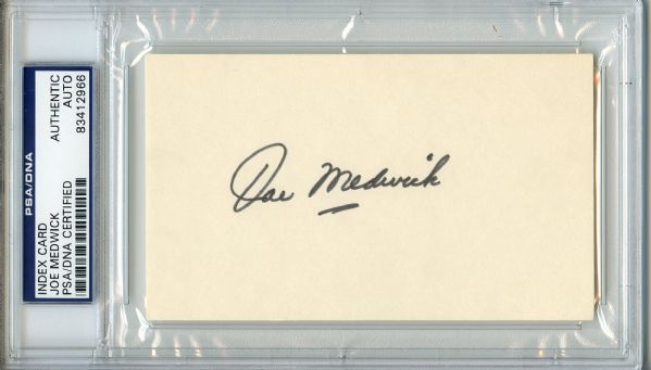 JOE MEDWICK SIGNED INDEX CARD PSA/DNA