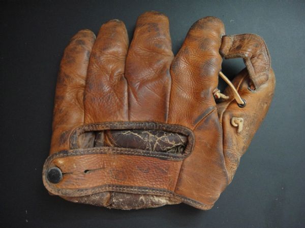 1940's WILSON MODEL 678 U.S. MILITARY BASEBALL GLOVE