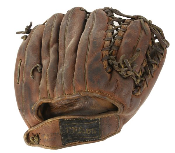 1960'S WILSON BALL HAWK SIX STORE MODEL FIELDERS MITT - GLOVE