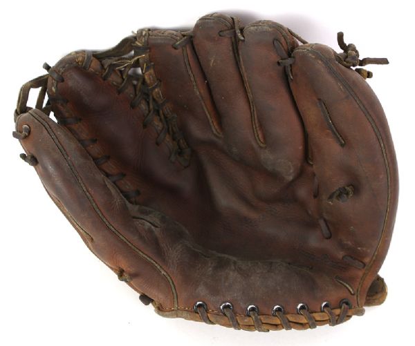 1960'S WILSON BALL HAWK SIX STORE MODEL FIELDERS MITT - GLOVE