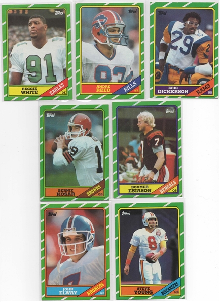 --1986 TOPPS FOOTBALL LOT OF (7) HOF'S & STARS-YOUNG,ELWAY,KOSAR & MORE.