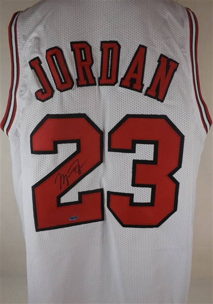 MICHAEL SIGNED CHICAGO BULLS JERSEY WHITE
