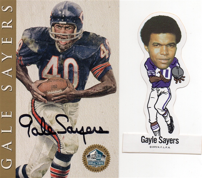 1998 HALL OF FAME CARD SIGNED BY GALE SAYERS + 1972 N.F.L.P.A STICKER