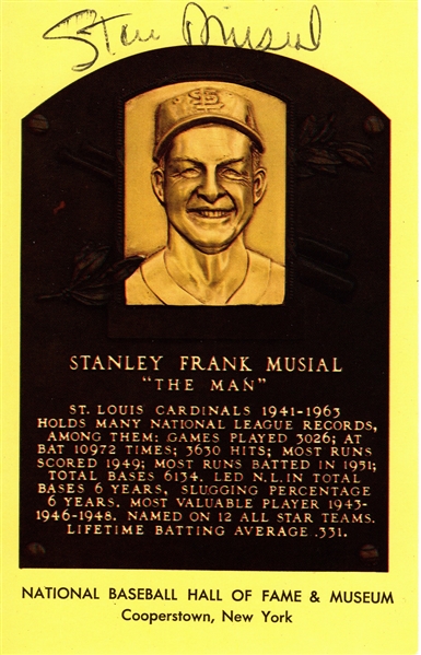 --STAN MUSIAL SIGNED YELLOW HoF PLAQUE POSTCARD 